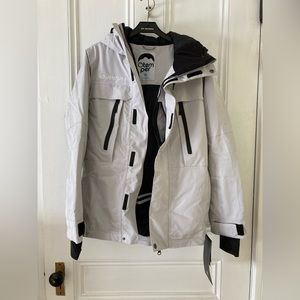 Men’s XS silver ski jacket with attached hood.